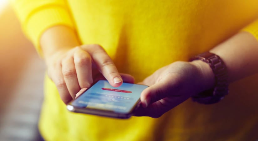 Tízből négy kártyás vásárlás már mobiltárcás – új számok a qvikről és a csalásokról