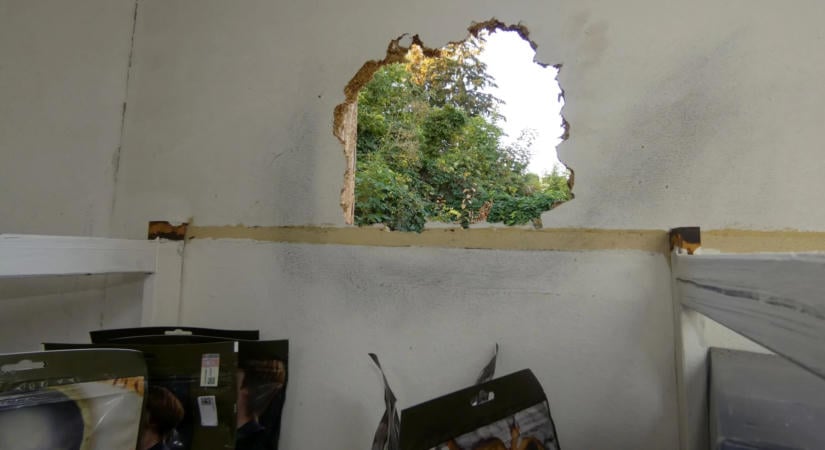 A dohánybolt falát bontotta ki a férfi
