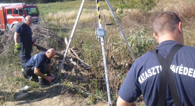 Egy hét után élve húztak ki egy kútba zuhant kecskét a tűzoltók