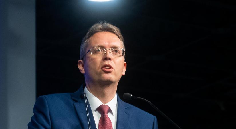 Hankó Balázs azt állítja, „gyerekeknek szóló pedofil színházi előadástól” tagadta meg a támogatást, kár, hogy díjnyertes darab volt a gyermekbántalmazásról