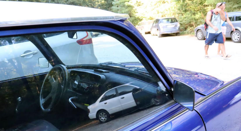 A keleti blokk válasza volt a VW Bogárra, ajtajából hólapát lett – Kitalálod, mi az?
