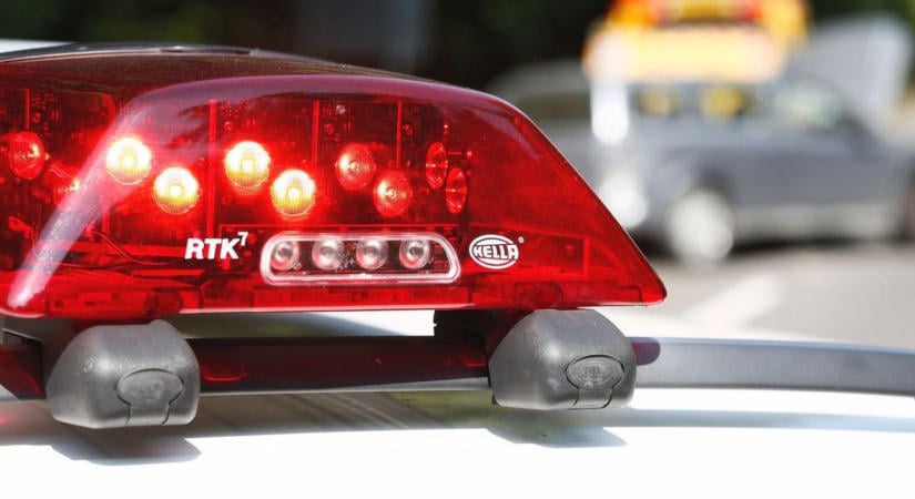 Újabb baleset Hajdú-Biharban! Két autó ütközött össze a 4-esen, a mentőket is riasztották