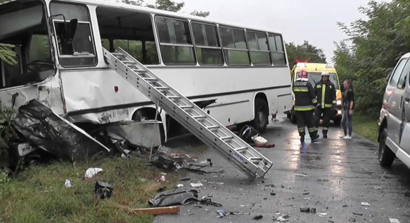 Gyerekek is sérültek, amikor frontálisan ütközött a két busz – buszbalesetek rázták meg Szabolcs-Szatmár-Bereget