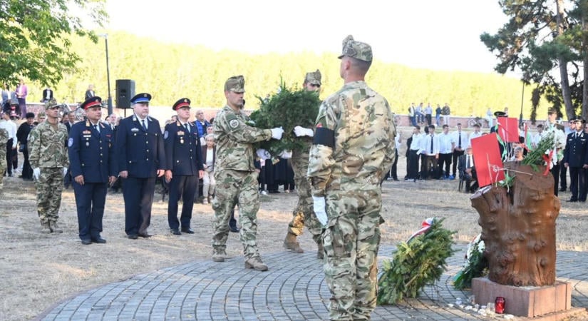 Így hajtottak fejet az aradi hősök előtt Szolnokon – galériával