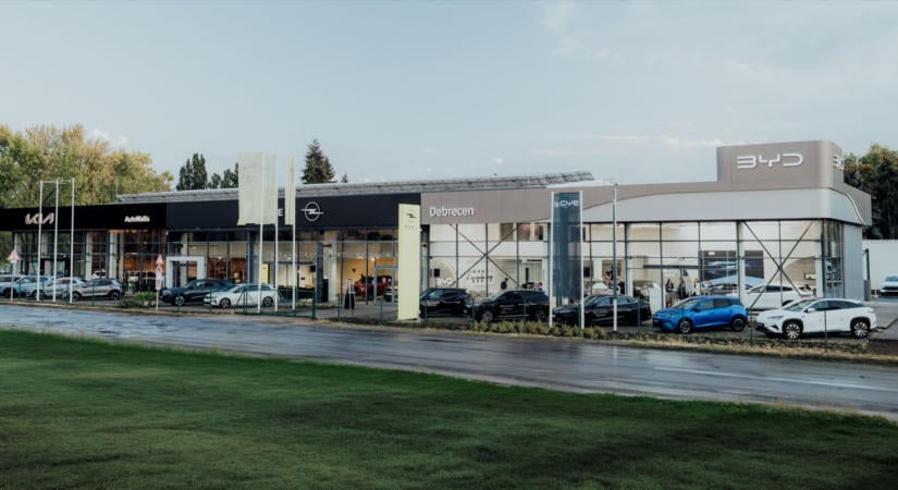 Öt márkával nyitott új debreceni központot az AutoWallis