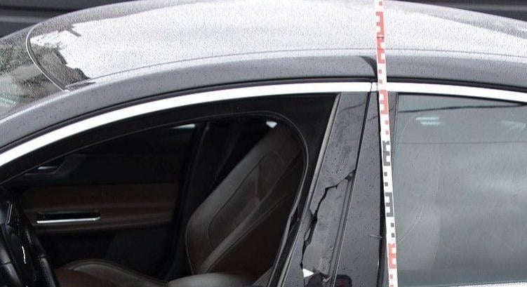 Machetével és szerszámnyelekkel támadtak egy családra egy régi vita miatt, 30 fős őrjöngő tömeget kellett megfékeznie a rendőröknek
