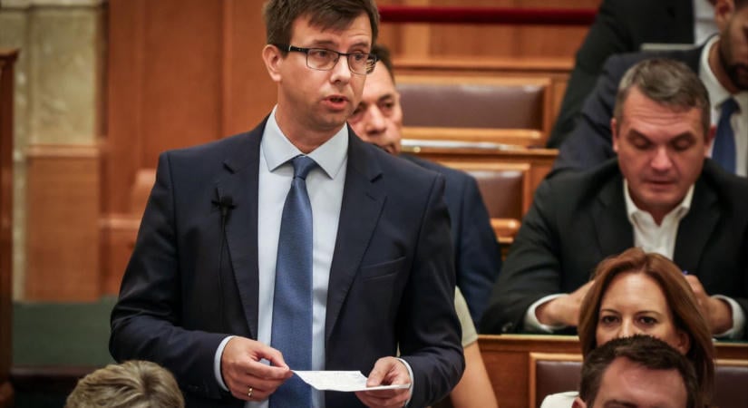 Bóka szerint rendőrök jelentek meg a Parlamentben, Magyar szerint ez ordas nagy hazugság