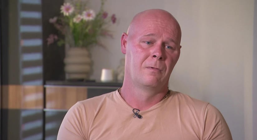 Infarktust kapott a repülőn egy 42 éves magyar férfi – egy utas mentette meg