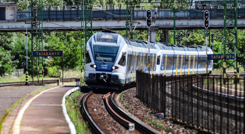 Fennakadás a győri fővonalon, pótlóbuszok járnak Bicske és Tatabánya között