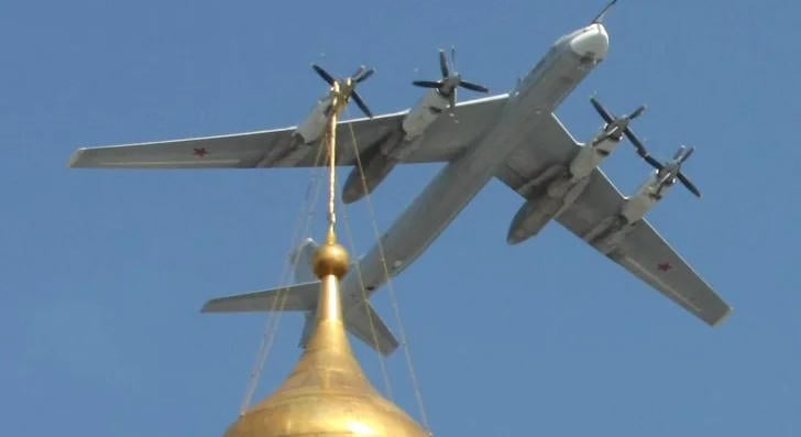 Rémisztő felvételek készültek a lángoló orosz bombázóról  VIDEÓ
