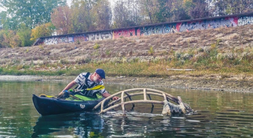 Másodjára is kifogott kiemelőin a Duna medrébe fészkelődött gömbmászóka