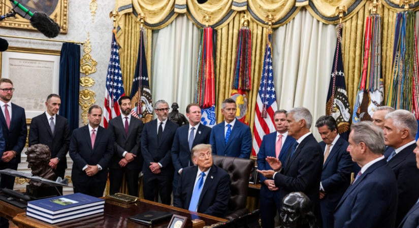 Közös perrel válaszol a vezető amerikai sajtó Donald Trump drasztikus döntésére