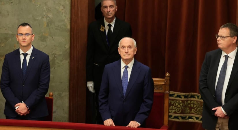 Rendkívüli ülésen döntött a parlament Baka András jelöltjéről a legfőbb ügyészi posztra