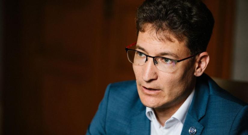 „Egy ilyen választási vereség után lehet bizonyos kérdésekben elnézést kérni az emberektől” – Cser-Palkovics András