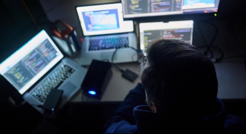 A KDNP szerint kötelezően jelezni kellene telefonok és laptopok esetében is, hogy használatuk 6 éves kor alatt nem ajánlott