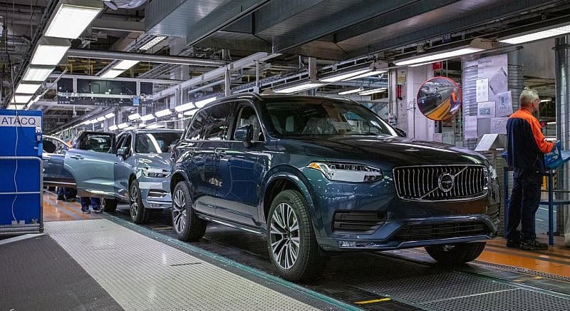 Nagyot zuhant a Volvo eredménye, újabb elbocsátások jönnek