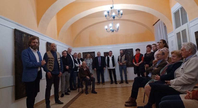 Csomortáni Gál László erdélyi alkotóművész képeiben gyönyörködhettünk a komáromi Csemadok Galériában