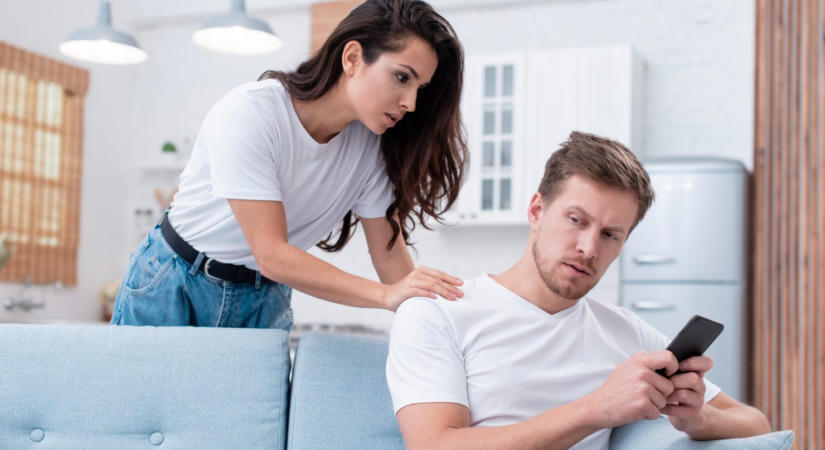 Nem kell átnézned a telefonját: 6 jel, hogy egy másik nőre gondol, mielőtt bármit is beismerne