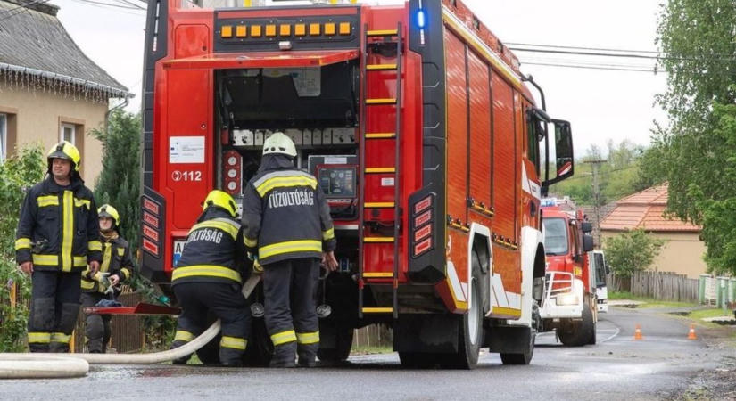Robbanás Borsodban! Egy csecsemőt is kórházba vittek a mentők a helyszínről