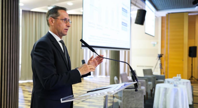 Kisebb GDP-növekedés, jövőre növekvő infláció, lassuló bérnövekedés – kiderült, mire számít az MNB a magyar gazdaságban