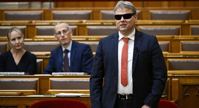 Bizalomvesztés miatt máris kirúgtak egy helyettes államtitkárt