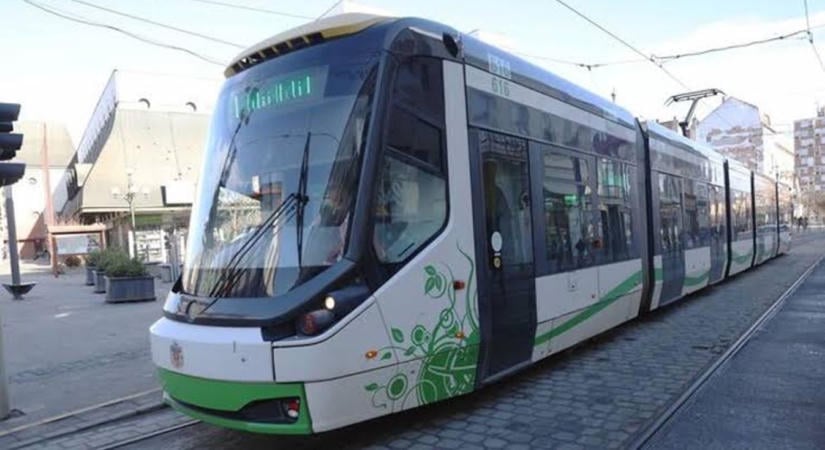 Újra kellett éleszteni egy utast egy miskolci villamoson