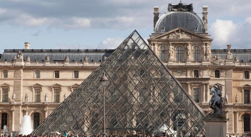 Még mindig semmi nyoma a Louvre-ból elrabolt 100 millió dolláros koronázási kincseknek