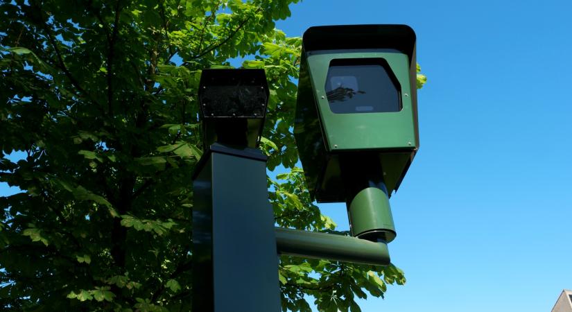 Trafipax-pokol egy kátyús úton: egyik napról a másikra felezték a tempót, ezrek kaptak büntetést