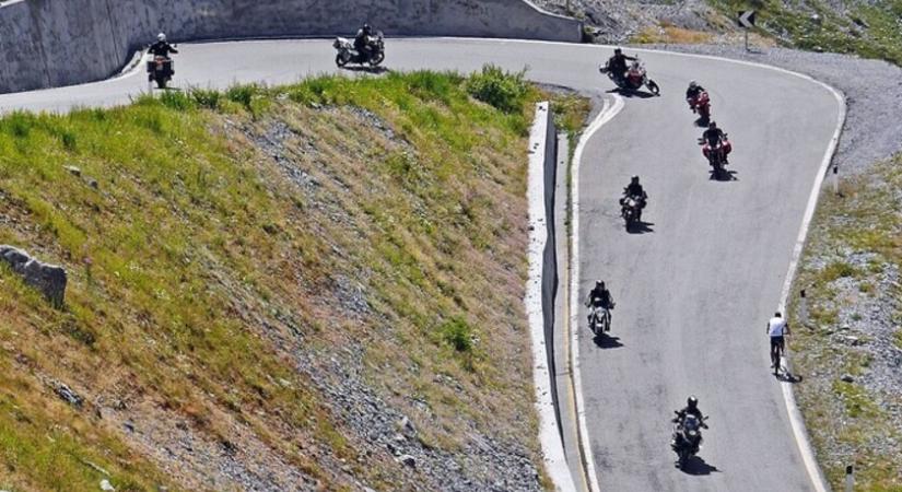 Tilos szervezett motoros eseményt tartani a Stelvio környékén - Mit szabad és mit nem?