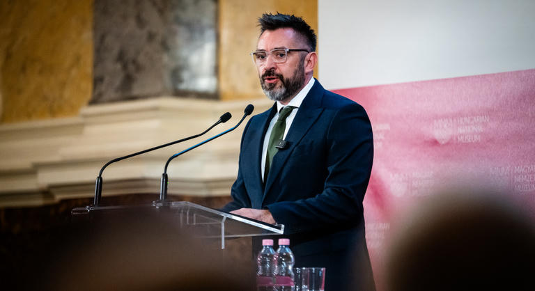 Felforgatják a kulturális intézményrendszert, nagy változásokat jelentett be a tiszás államtitkár