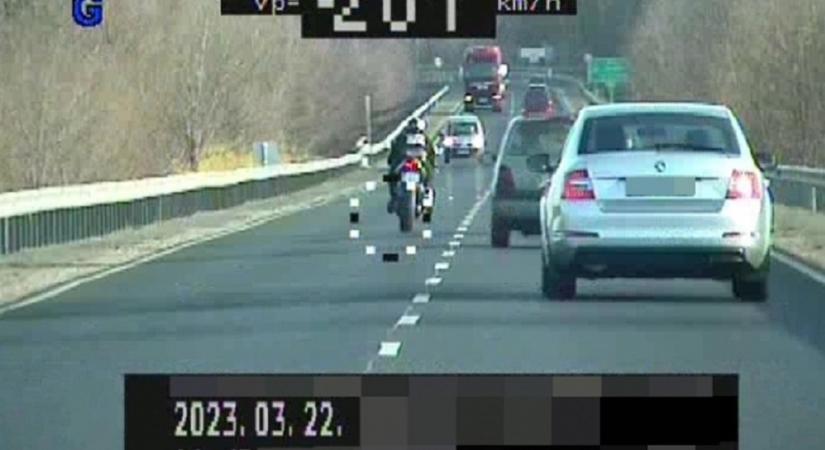 Megérte? 300 ezerre büntették az önmagát Valentino Rossival összekeverő hévízi motorost