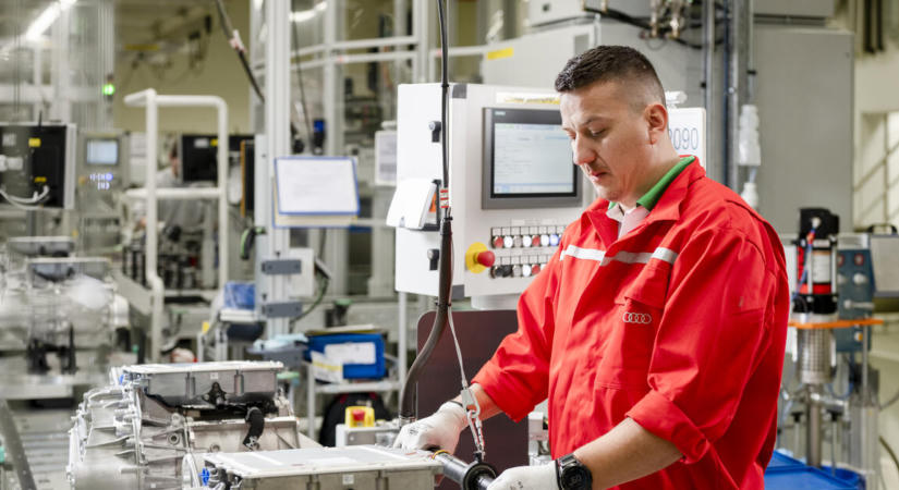 A győri Audi bezárásáról ír a német sajtó, a leányvállalat nem készül erre