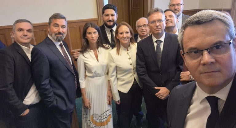 Fotót posztolt a síró Hankó családról Szentkirályi Alexandra