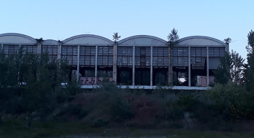 Egyetlen épület sem készült el, de százmilliókat költött el a Fudan utódalapítványa