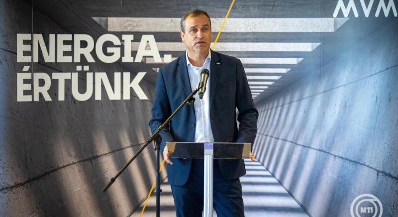 Átadták az MVM új energiatároló rendszerét Tiszaújvárosban