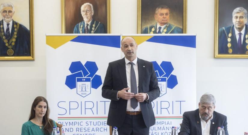A TF rektora szerencsésebbnek tartaná, ha Mocsai Lajos nem pályázna újra vezető tisztségre