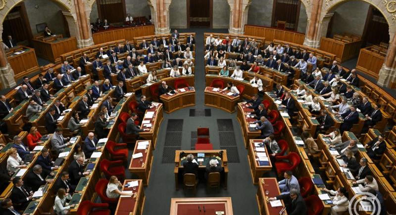 Fontos témákkal kezd a parlament őszi ülésszaka, a köztévé is közvetíti