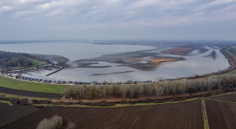 Igen, jól látja, a Tiszát ivó Tisza-tó is fenyegetett a kiszáradás rémétől – képek