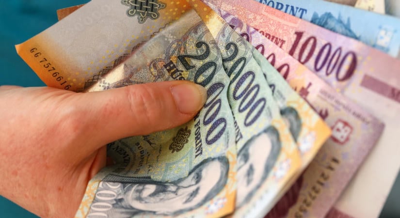 Riadalom a 120 ezres minimumnyugdíj körül: megszólalt a szakértő, valóban kimaradnak-e a katások