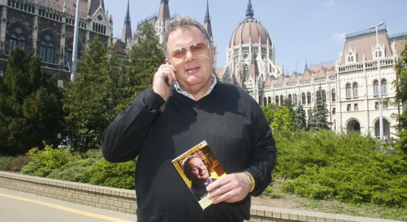 Megkeresték a fejesek: Rendkívüli döntés előtt áll a legendás magyar tévés, a nézőkhöz fordult segítségért
