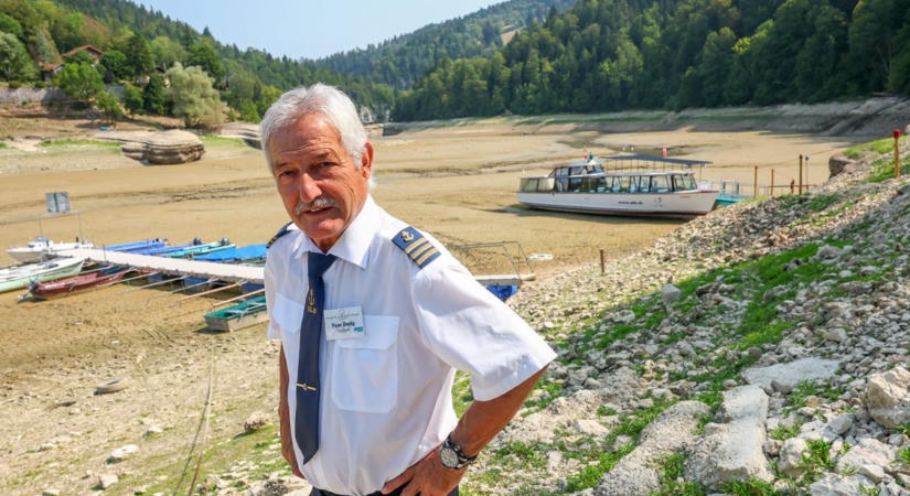 Kiszáradt a népszerű alpesi tó, munka nélkül maradt a hajóskapitány
