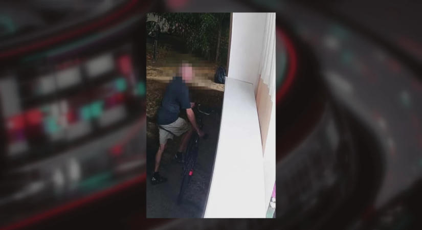 Videón a nyíregyházi kukkoló – évek óta biciklijéről leskelődik, de még senki nem jelentette fel