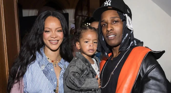 Színpadon mutatta meg a gyermekét Rihanna és AAP Rocky