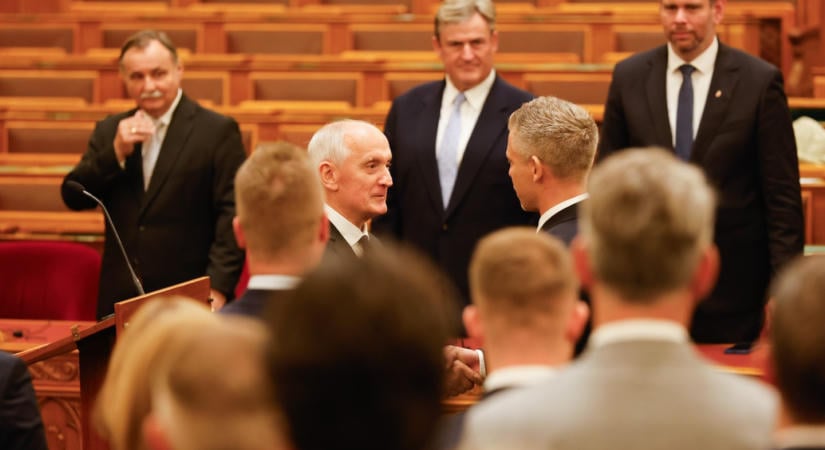 Magyar Péter bejelentette, hogy a Tisza-frakció egyhangú döntése alapján nem támogatják Baka András jelöltjét