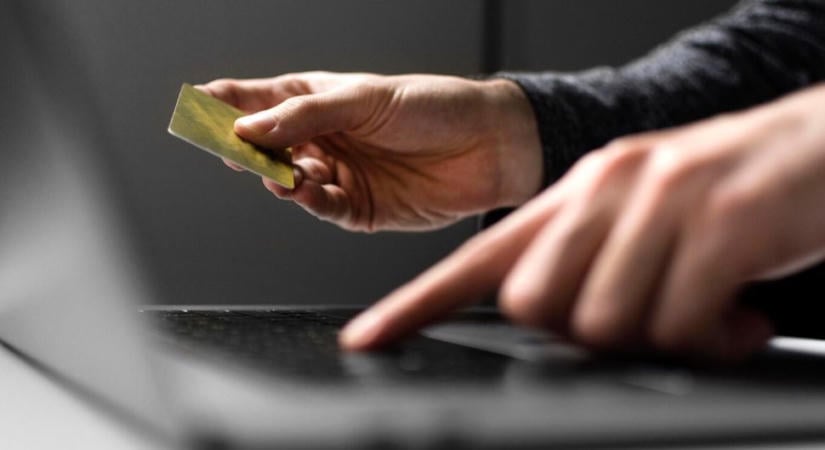 Internetes csaló: vádemelés Hajdúböszörményben