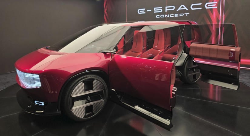 Megnéztük a Renault vadonatúj retró egyterűjét, íme a látványos E-Space