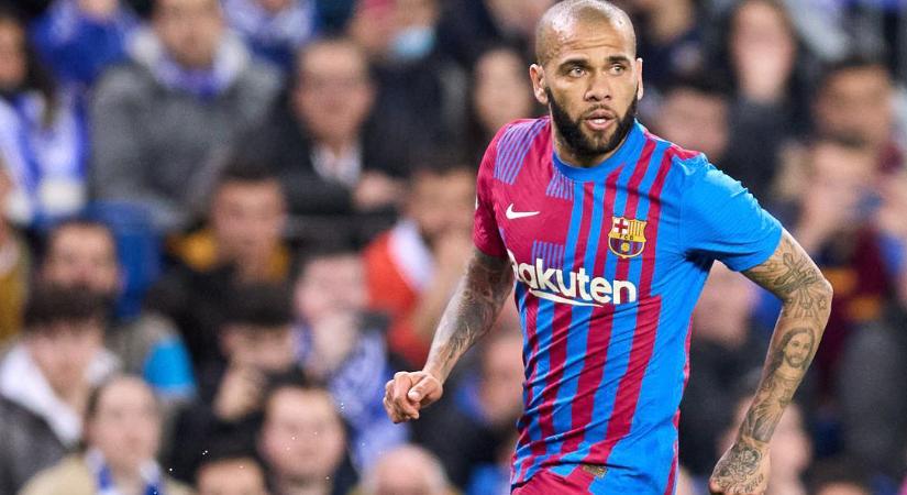 A Bola-szenzáció: 42 évesen visszatér a pályára Dani Alves