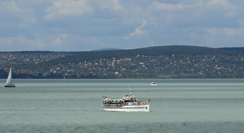 Figyelmeztet a rendőrség: komoly veszélyben lehetnek itt a fürdőzők a Balatonon