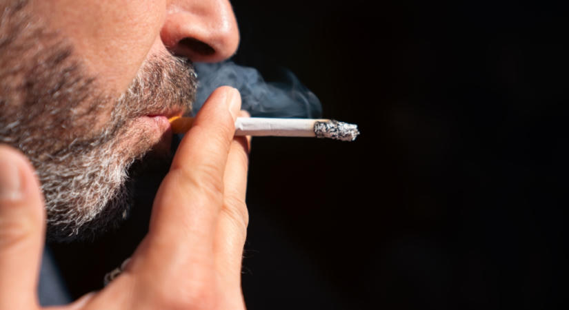 Gyásznap a dohányosoknak: a kormány tovább emeli a cigi árát