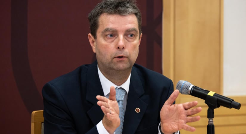 Kitálalt a lemondott főügyész: így befolyásolták politikailag a nyomozásokat felülről az aranykonvoj-ügyben